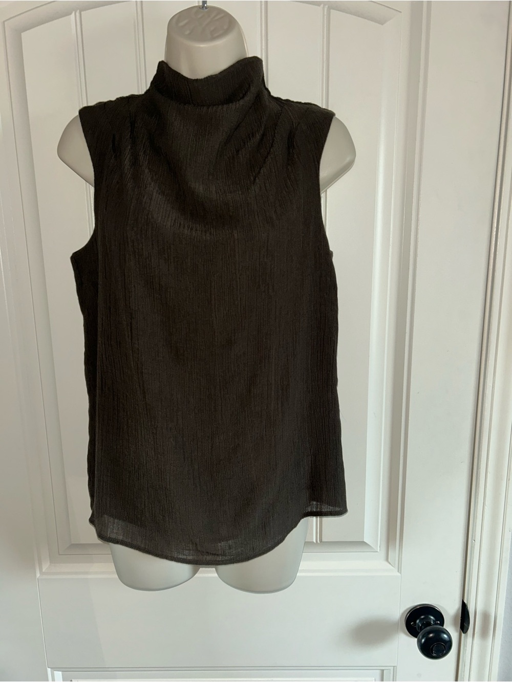 NWT Habitual Sleeveless Mock Neck Women’s Top in Dark Brown Sz XS